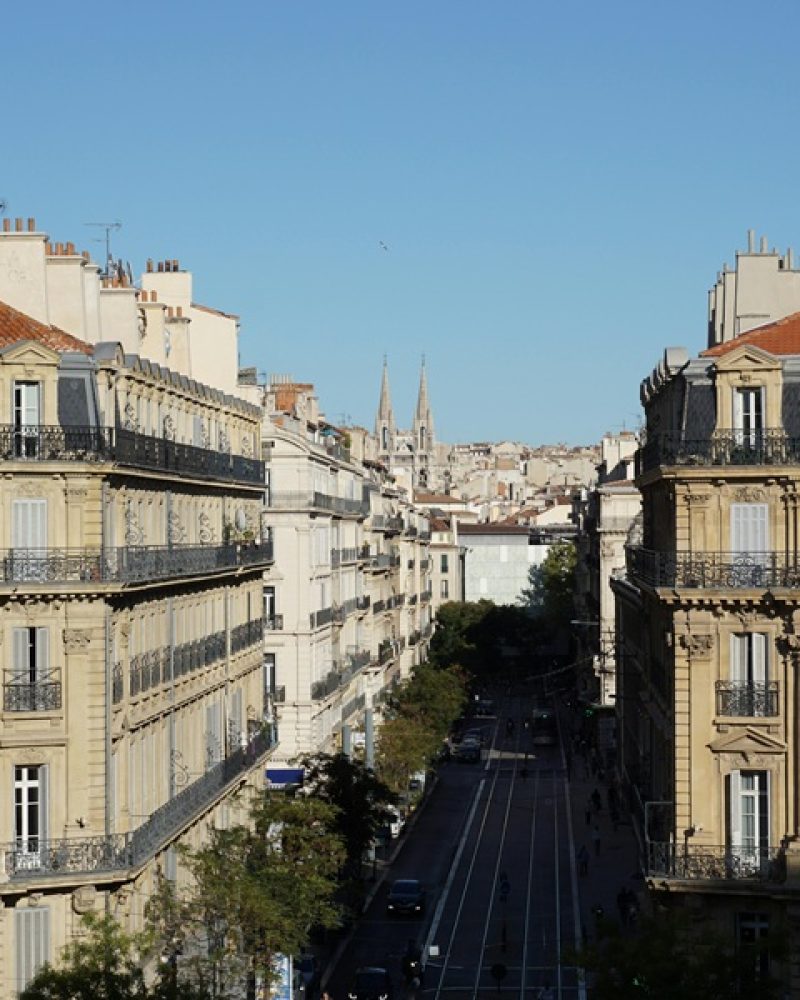 Rénovation appartement ancien à Marseille : marier charme d’époque et design contemporain